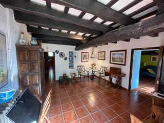 Masia a Campllong. Encantadora casa de poble a campllong