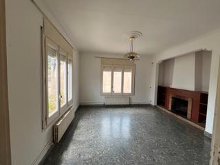 Casa adossada a Cassà de la Selva. Bonica casa en planta baixa i cantonera per a reformar