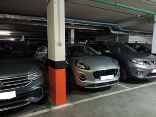 Parking coche en Calle de Carlos Arniches