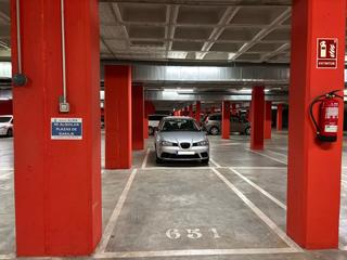 Location Parking voiture  Calle simone de beauvoir. Plazas de garaje en el barrio de la luna: amplias, seguras y cóm