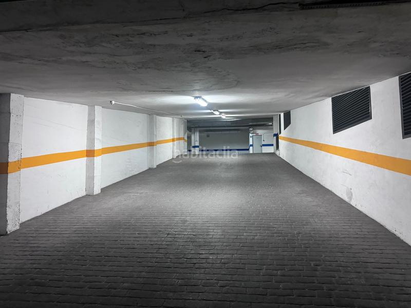 Foto 7b4d54ef-a5a7-49c0-bca7-414db12eea42. Alquiler parking coche plaza de garaje en alquiler en urbanización privada en Getafe