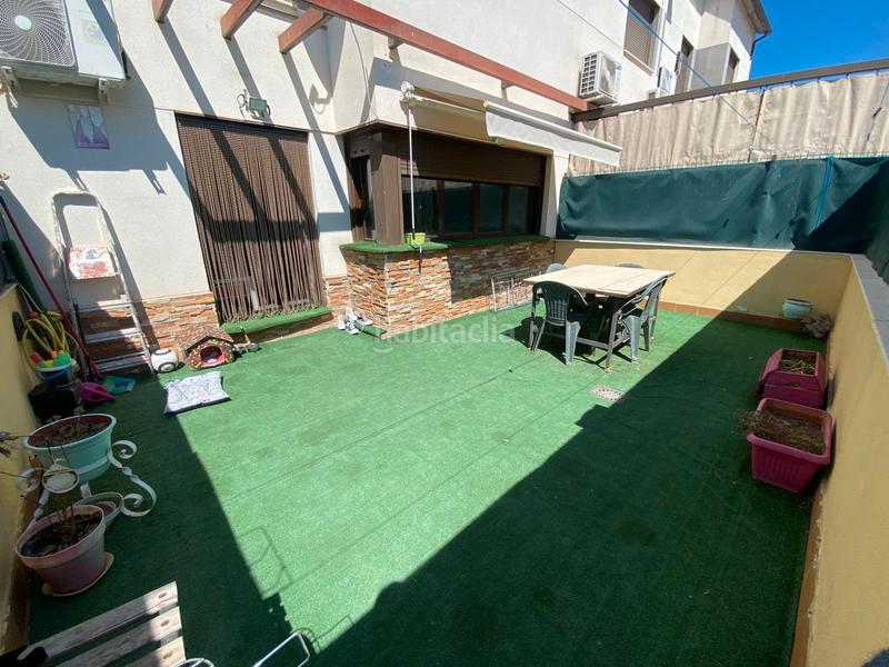 Foto a134b76d-3983-47a7-811b-fa4443f23d7b. Reihenhaus mit heizung parking in Carabaña