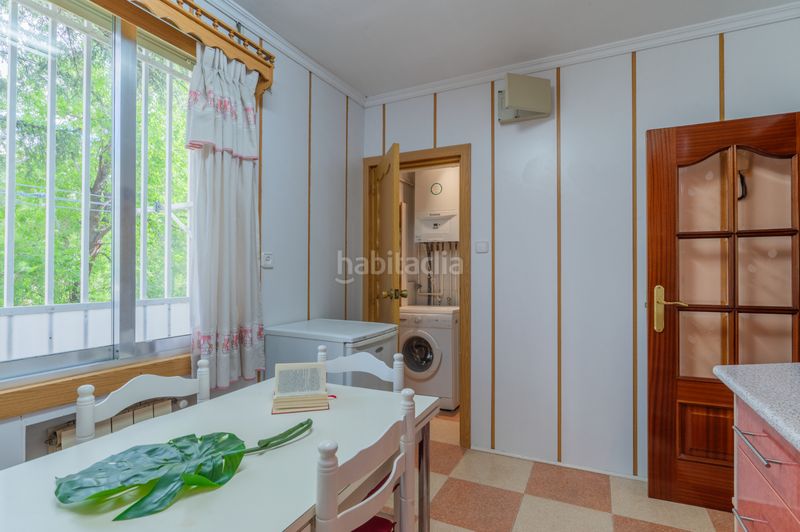 Foto e2f5bf96-9b3d-4968-9710-f13a64ef10aa. Flat with heating in Valdezarza Madrid