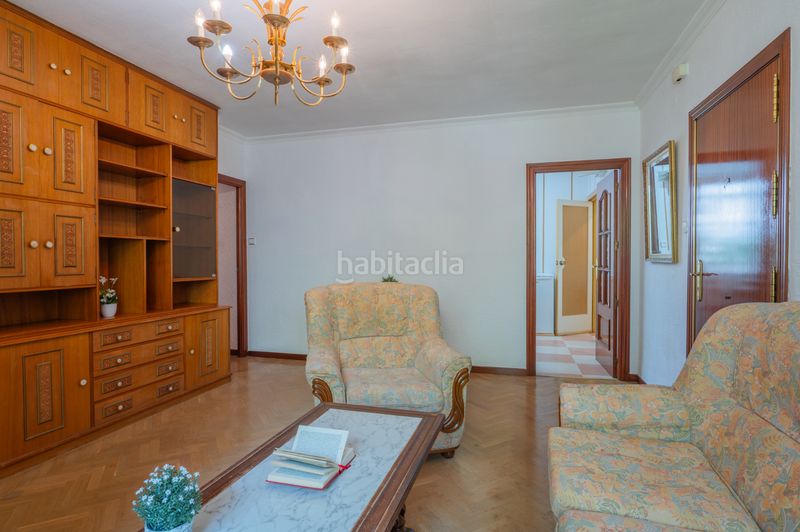 Foto f8ea234d-922c-4d7c-8080-4277fe345b6a. Flat with heating in Valdezarza Madrid