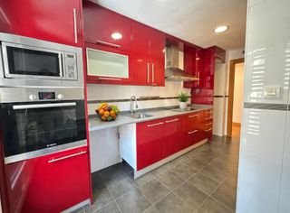 Lloguer Pis  Calle océano atlántico. Presentamos esta excelente vivienda ubicada en una cuidada urban