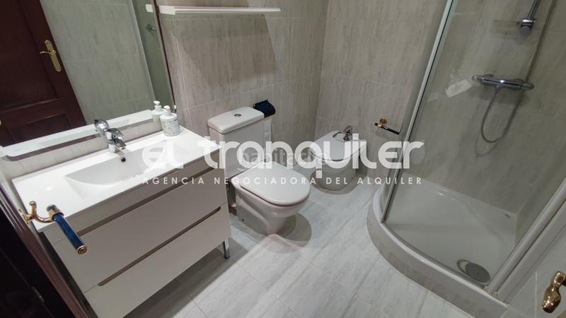 Foto d1c5a79b-8d1f-49b5-a3ec-6b406a34c32a. Alquiler piso calle pensamiento, n 23, planta 5, puerta i en Madrid