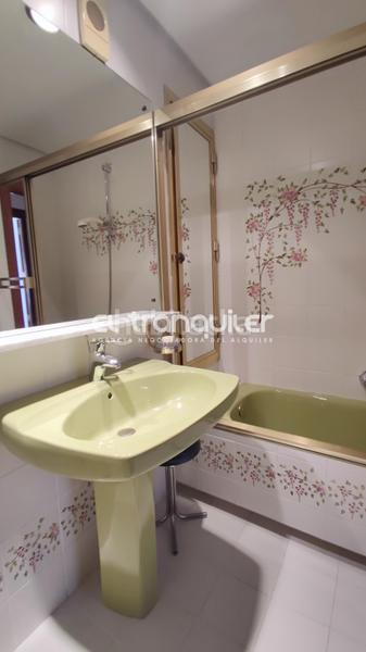Foto 658d1c23-a085-4d38-bc1f-2531d1162737. Rent flat with parking in Castillejos-Cuzco Madrid