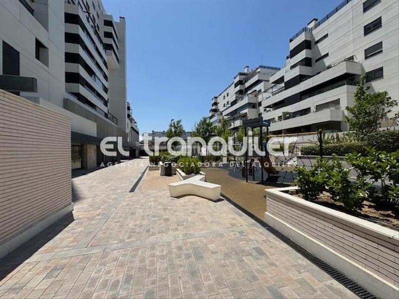 Foto 02b75dd3-dff0-4b00-869d-c70204c56e1c. Location attique avec parking piscine dans Valdebebas - Valdefuentes Madrid