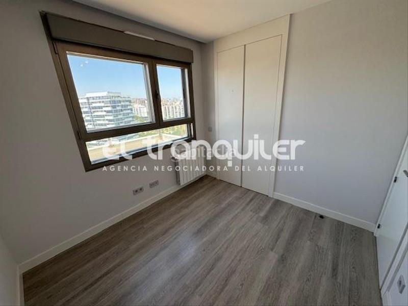 Foto 227700d4-73d6-42ac-8412-093f27e89b9a. Location attique avec parking piscine dans Valdebebas - Valdefuentes Madrid