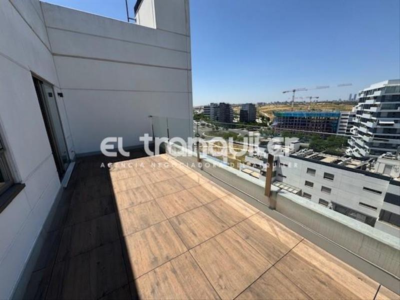 Foto 3dcc8e08-6da5-462e-90f7-c506a076b428. Location attique avec parking piscine dans Valdebebas - Valdefuentes Madrid