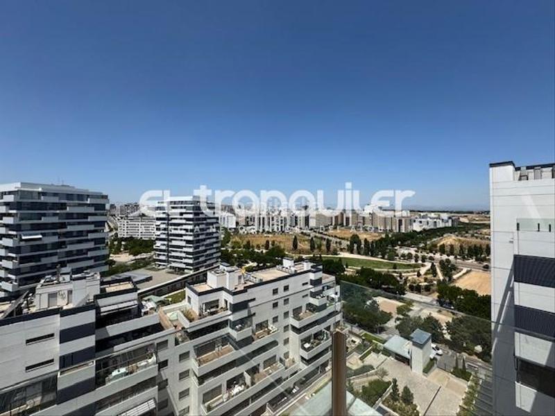 Foto b4efe515-aa4c-4136-9ac5-3d9c97ffaea6. Location attique avec parking piscine dans Valdebebas - Valdefuentes Madrid