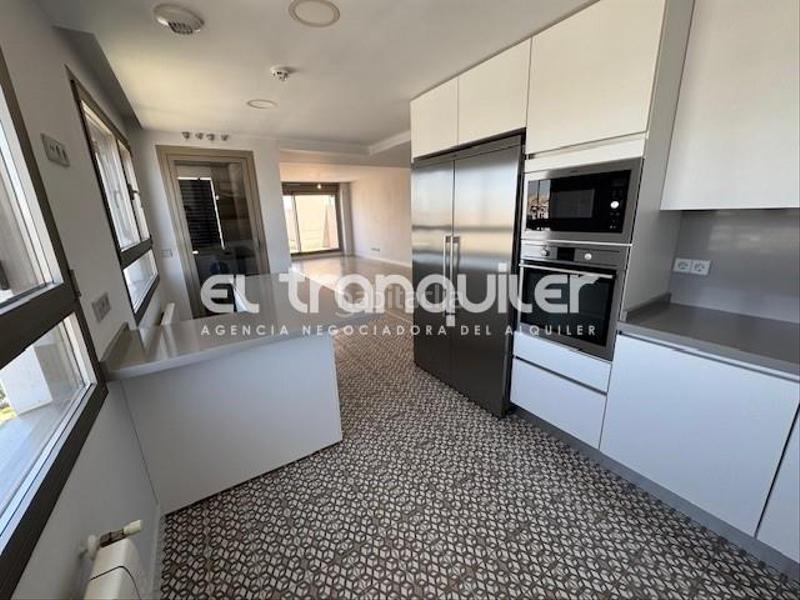 Foto f49c7f50-ba51-4be4-8bf1-467a0eaa2e0d. Location attique avec parking piscine dans Valdebebas - Valdefuentes Madrid