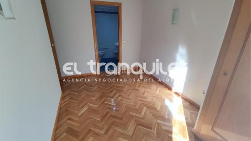 Foto 278b2d2d-f91b-4f73-8340-1d611667700c. Miete etagenwohnung mit parking pool in Adelfas Madrid