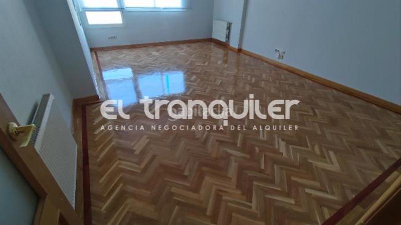 Foto 5bd41b8b-049b-4291-8db6-791b7bd87a39. Miete etagenwohnung mit parking pool in Adelfas Madrid