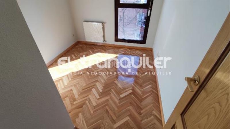 Foto a68af274-c5c8-42ca-ba55-ae888f284098. Miete etagenwohnung mit parking pool in Adelfas Madrid