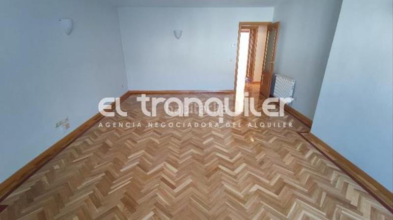 Foto a8194e72-3fdd-442f-ad30-fc3ac7f2ff93. Miete etagenwohnung mit parking pool in Adelfas Madrid