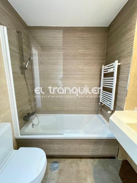 Foto 0915334b-897e-4432-bf48-98819b46b147. Alquiler piso calle bolivia, n 5, planta 9, puerta d en Madrid