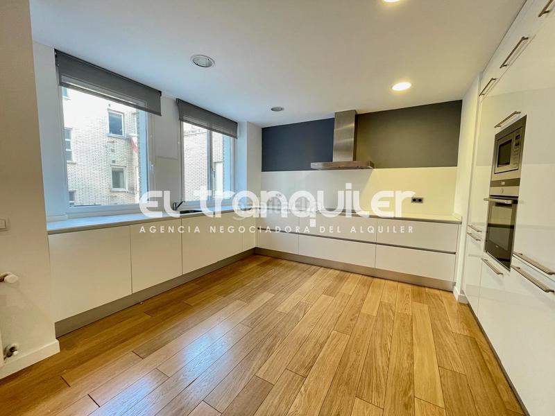 Foto 576d7598-1b27-4bc3-9732-b5daf7343b58. Alquiler piso calle bolivia, n 5, planta 9, puerta d en Madrid