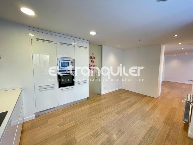 Foto 58dafcc0-1646-41d4-ac14-aefe73bc072c. Alquiler piso calle bolivia, n 5, planta 9, puerta d en Madrid