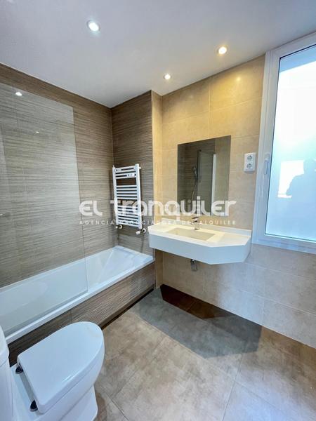 Foto 83500e58-c46e-4998-bdde-16219003bd42. Alquiler piso calle bolivia, n 5, planta 9, puerta d en Madrid