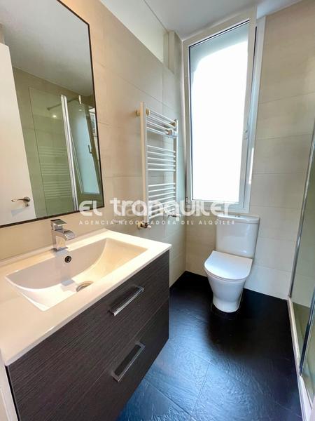 Foto ca0a1717-b1fb-4929-93b7-503b219fc432. Alquiler piso calle bolivia, n 5, planta 9, puerta d en Madrid