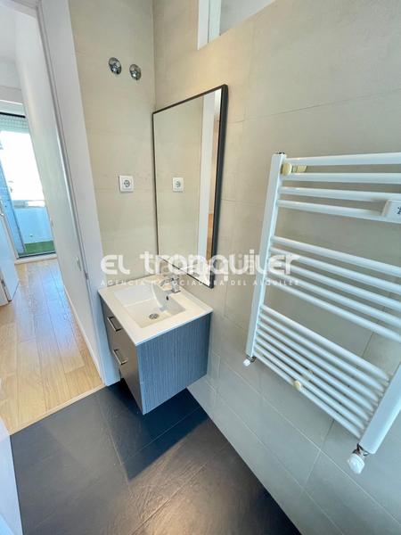 Foto f99f10c1-d02f-44cd-aa88-53de22154982. Alquiler piso calle bolivia, n 5, planta 9, puerta d en Madrid