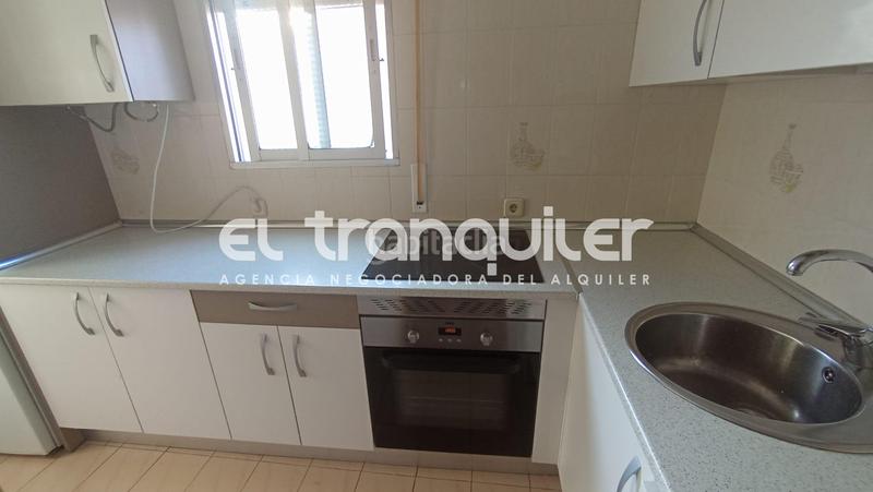 Foto 85b5caed-89a5-4eed-b501-510b5435bd2c. Alquiler piso calle peña atalaya, n 100, planta 1, puerta a en Madrid