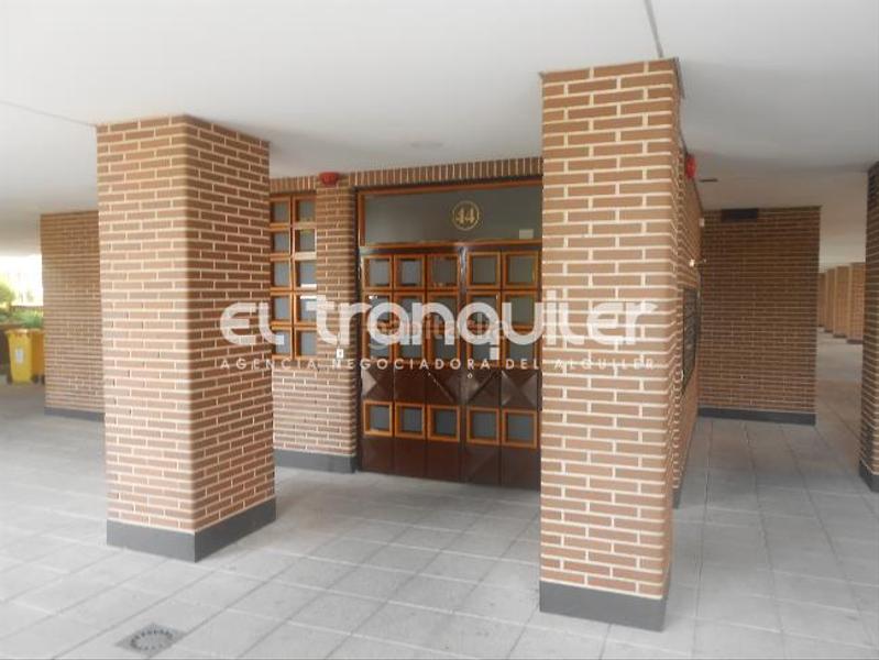 Foto 8fd0c004-932d-42b2-a6b8-4ac4a1cd1cdd. Rent flat with parking pool in Simancas Madrid