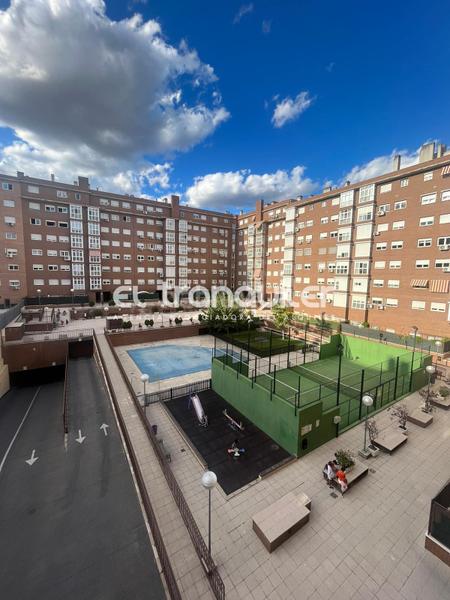 Foto 72444a3c-d516-47f9-bd86-cbdaec5963c4. Lloguer pis amb aparcament piscina a Las Tablas Madrid
