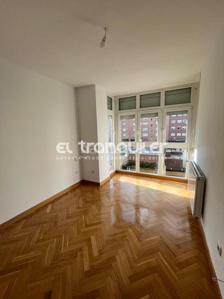 Foto cdfe998f-d648-4600-a3ca-5e0a486616a3. Miete etagenwohnung mit parking pool in Las Tablas Madrid