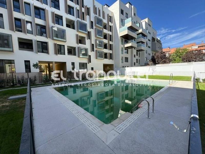 Foto c4945b8b-8dac-4af7-9376-d1a0ad52fee5. Location appartement avec parking piscine dans Legazpi Madrid