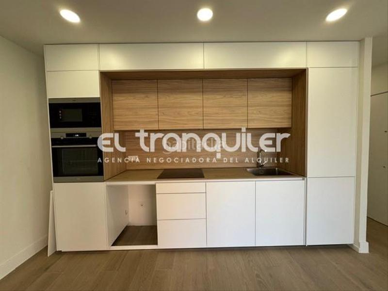 Foto 101142a7-c307-44b9-bb9b-7cae74b4e76d. Rent flat with parking pool in Legazpi Madrid
