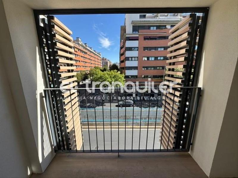 Foto 7146b852-5f5a-40a7-be93-f4b6421342de. Rent flat with parking pool in Legazpi Madrid
