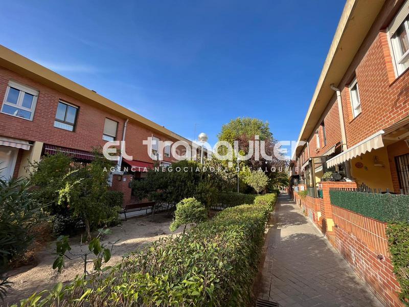 Foto a6d976ce-880e-41ec-9270-55706ef0e6de. Miete chalet mit parking in Carretera del Plantío Majadahonda