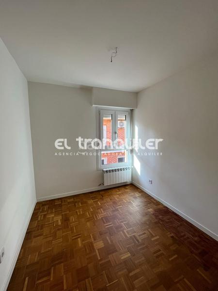 Foto b95d7444-e625-49fe-a19b-e4f53ee76128. Miete chalet mit parking in Carretera del Plantío Majadahonda