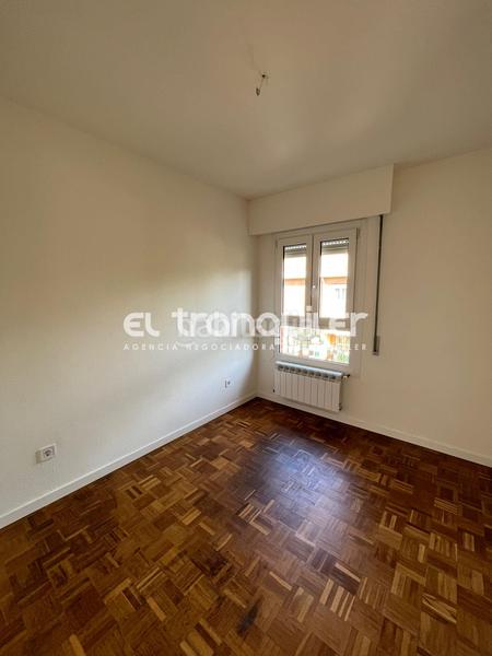 Foto c7483b90-e501-4ac6-ba2a-0ac54c19b0a6. Miete chalet mit parking in Carretera del Plantío Majadahonda