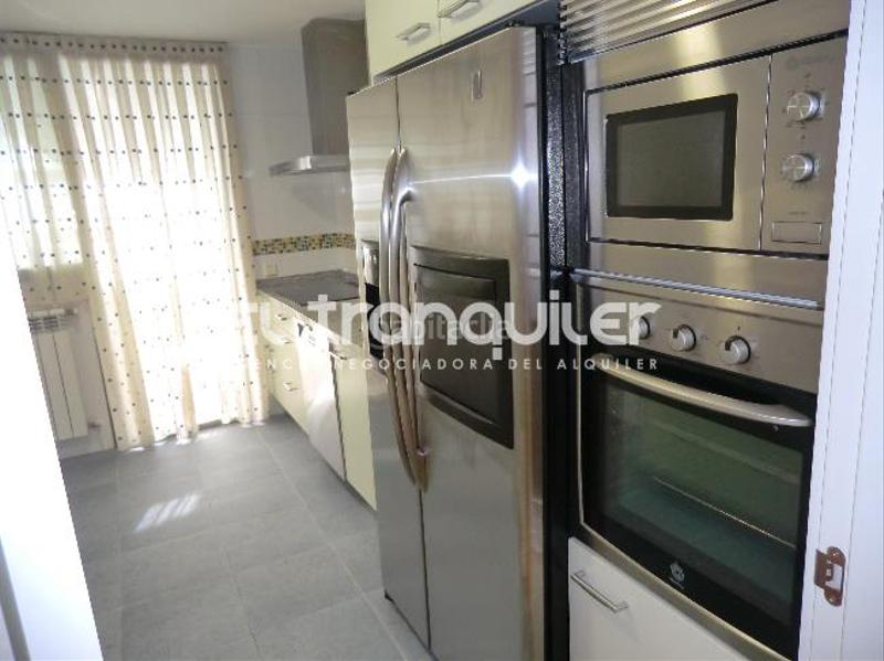 Foto a123c3ec-9b54-4ac8-bbb0-3e0d6b375b1e. Pis amb aparcament piscina a Dehesa Vieja-Puente Cultural San Sebastián de los Reyes