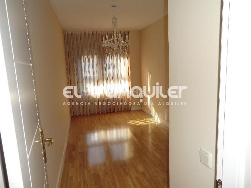 Foto b6569235-82de-4502-8dc8-cd30667bccd8. Pis amb aparcament piscina a Dehesa Vieja-Puente Cultural San Sebastián de los Reyes