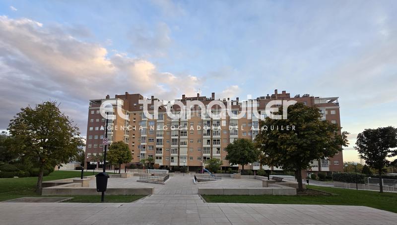 Foto 5830a3ed-bc0c-4d1e-8a21-bd26e1fc4a9a. Affitto appartamento con parcheggio piscina in PAU de Carabanchel Madrid