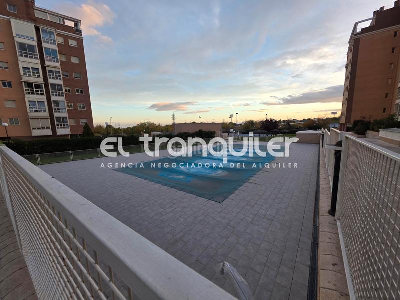 Foto dea8c99c-2afc-4dd3-8369-d38ac179b17a. Affitto appartamento con parcheggio piscina in PAU de Carabanchel Madrid