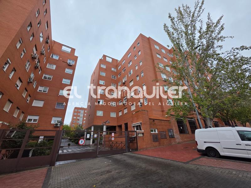 Foto 41f13e58-7e70-4f9b-8159-6cdc87812634. Rent flat with parking pool in Valdebernardo-Valderribas Madrid