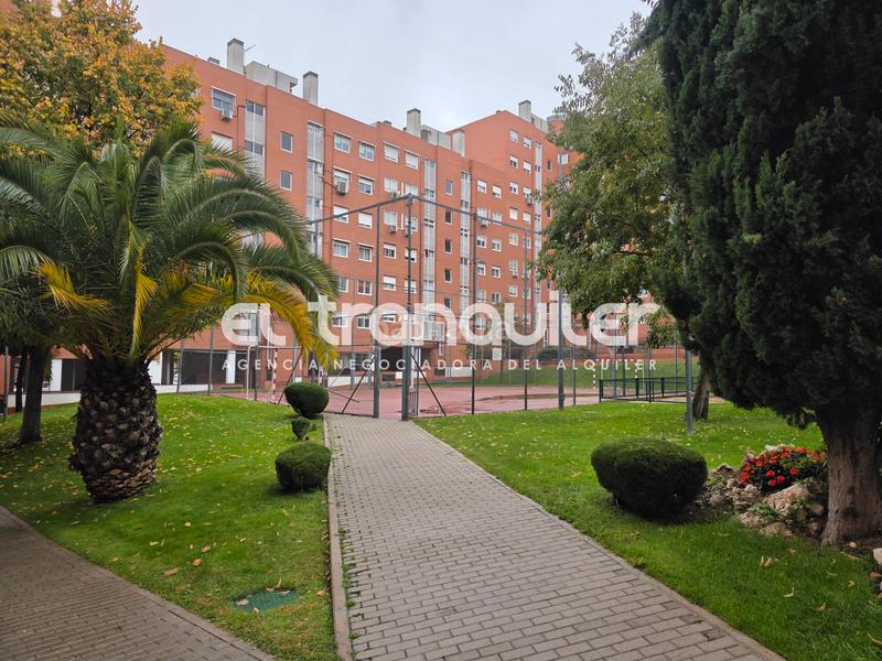 Foto 5c3722aa-4a2d-4432-9253-6e1e1447ba5a. Rent flat with parking pool in Valdebernardo-Valderribas Madrid