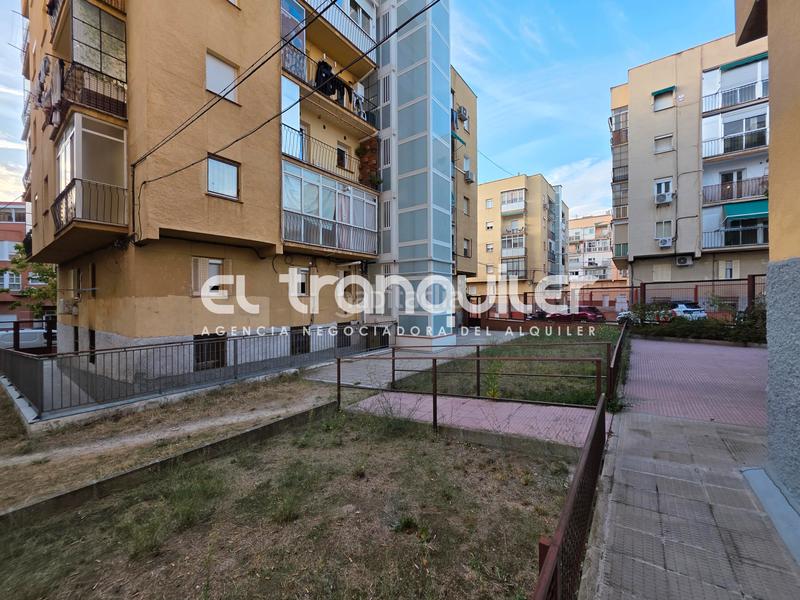 Foto 58bb2b4d-f494-4e42-b431-fc64ef2b0d2a. Alquiler piso calle apostol santiago, n 56, bajo, puerta c en Madrid