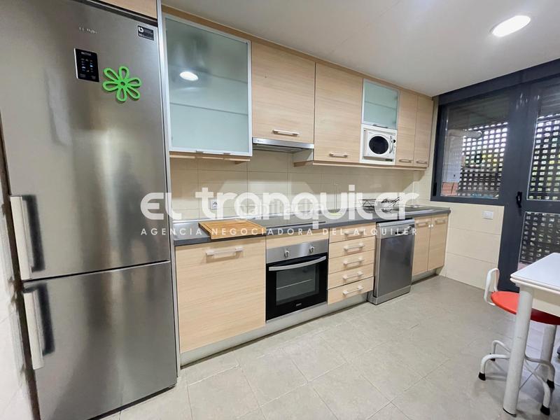 Foto 9cb3c2ee-cfde-4d5c-ab70-bf561230c5e5. Rent semi detached house with parking pool in Hospital Valdemoro