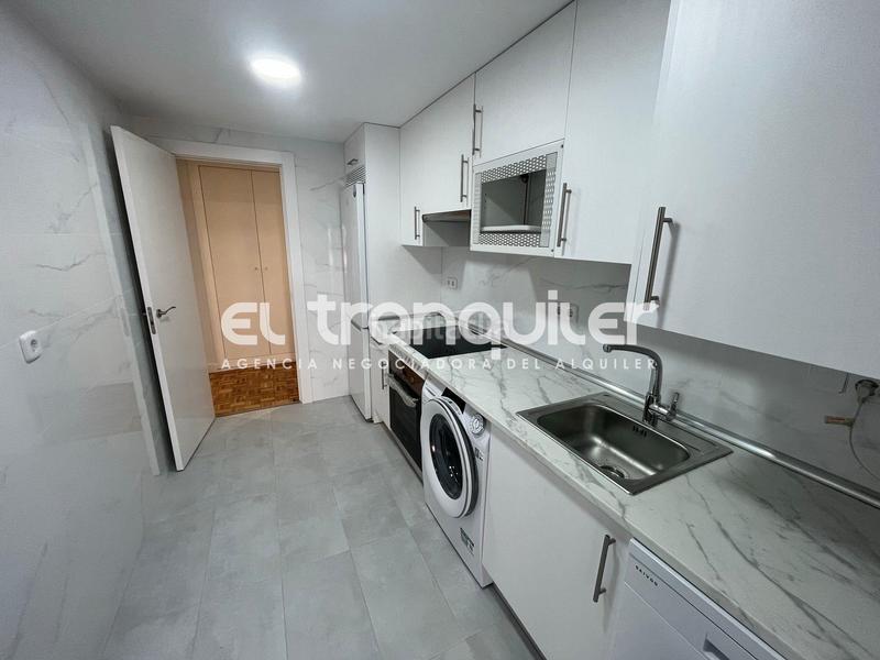 Foto f629f7de-d0df-487a-a9da-e6a70e7c8600. Lloguer pis amb aparcament a Valdeacederas Madrid