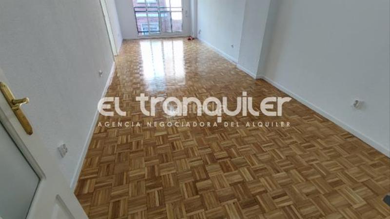 Foto f20bdae3-d62a-45d6-8a27-b604576738ce. Lloguer pis amb piscina a Delicias Madrid