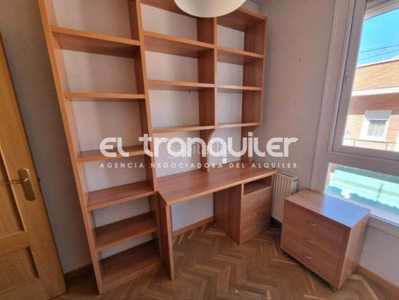 Foto 4a50c72f-bde8-46dd-8cf8-a0c3259fd72e. Miete etagenwohnung mit parking in Los Cármenes Madrid