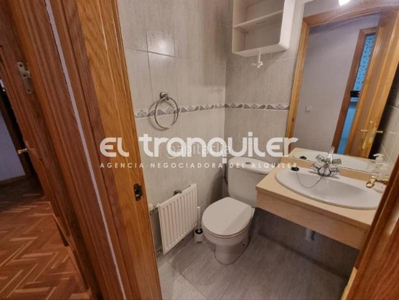 Foto 03921a1f-b56a-4659-b0a6-2db863fdda91. Rent flat with parking in Los Cármenes Madrid