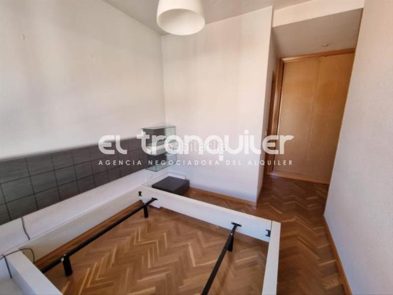 Foto 0b4932e3-4d03-4321-80c6-f69fbee20bcc. Rent flat with parking in Los Cármenes Madrid