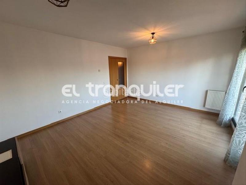 Foto e8759f58-7d5a-415d-9a83-e8171b456100. Rent flat with parking pool in Universidad-Hospital Fuenlabrada